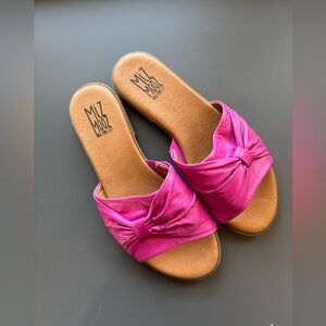 New Miz Mooz Daisey Sandal- 39